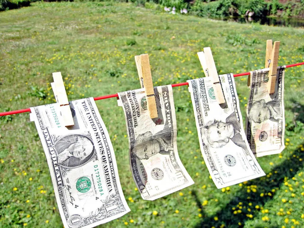 Leia mais sobre o artigo Dólar em abril: como se preparar para a volatilidade que vem